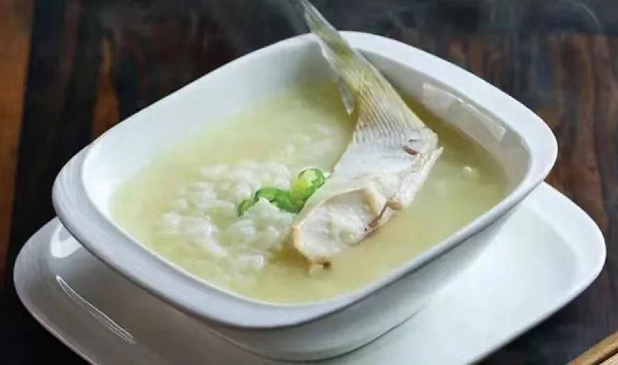 人家蔡澜食的是野生鹰嘴鲳,他的节目有过介绍,你们所谓的一人一条,此