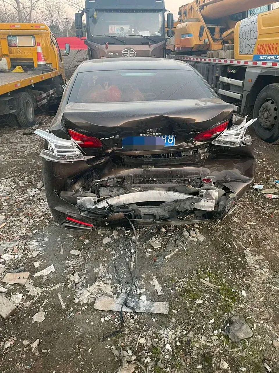 大家好,今天上高速被奥迪车追尾了!车速很快,.