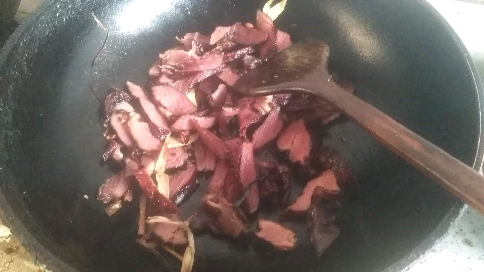 第一次炒菜来个土豆炒腊肉