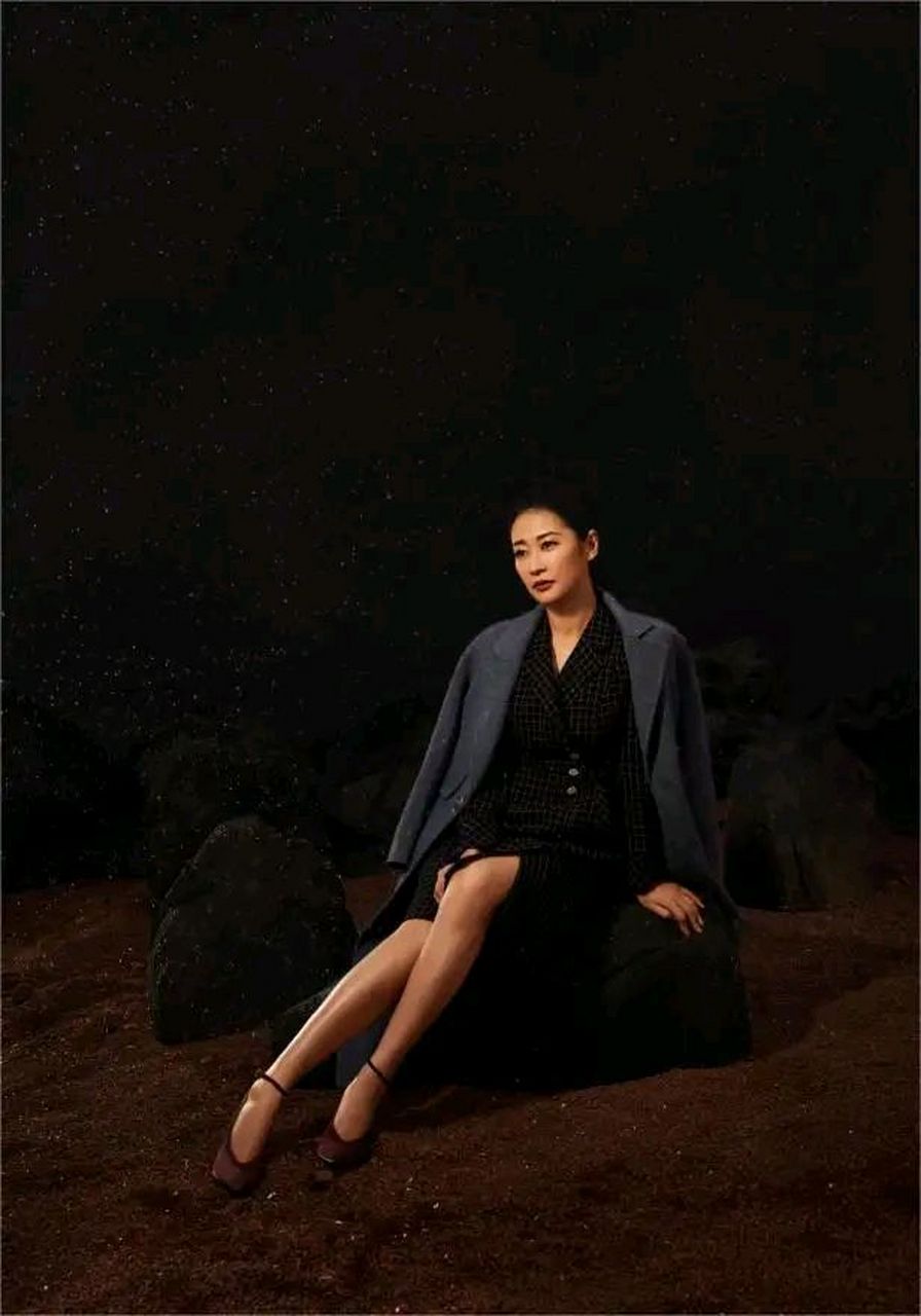 最早应该是在《女子特警队》认识沙学丽扮演者梁静