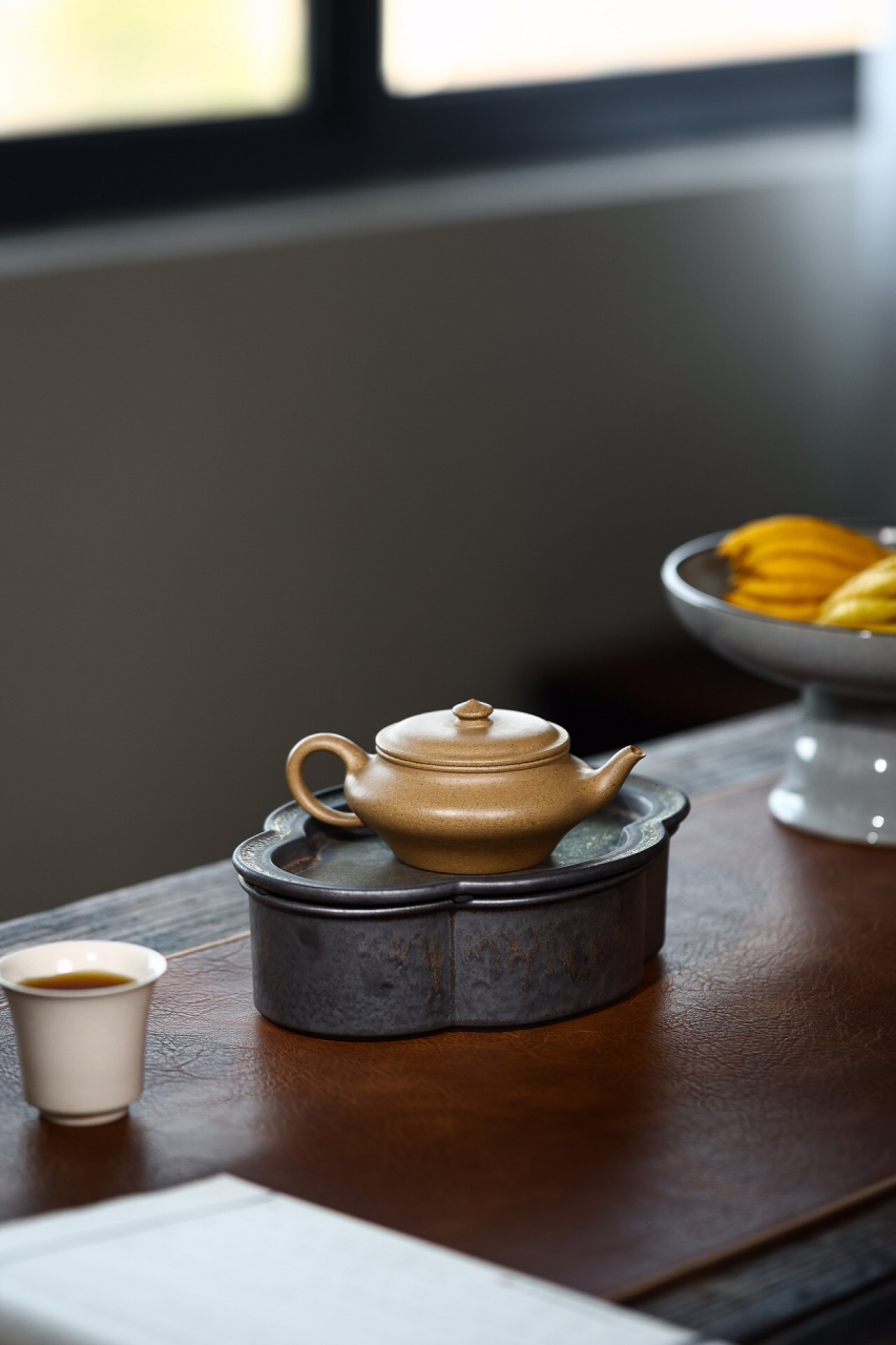 汉韵壶,白福成制作,段泥壶,容量145毫升,采用传统七孔出水设计,展现出