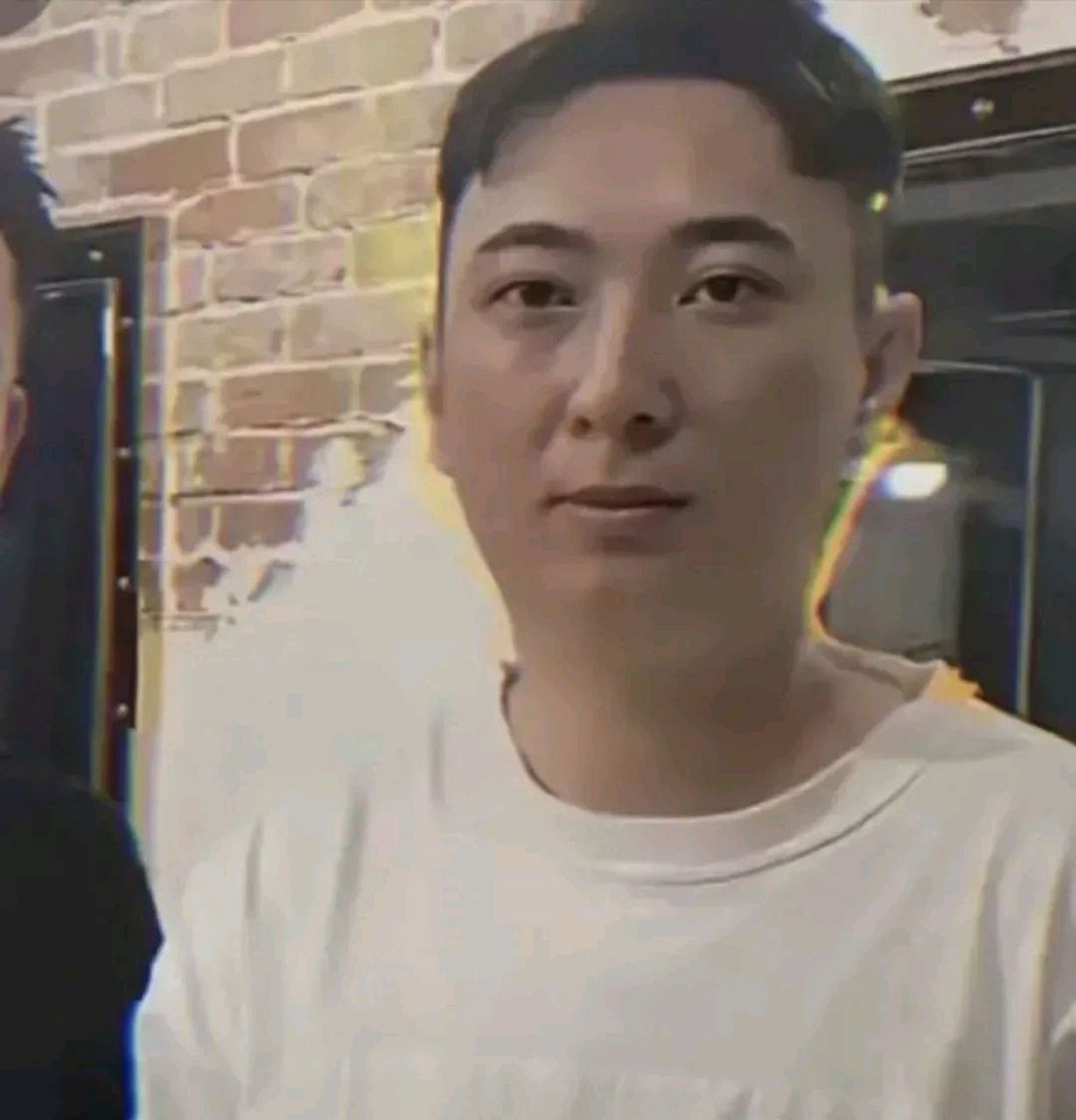 这不是二愣子发型吗?有钱就任性.