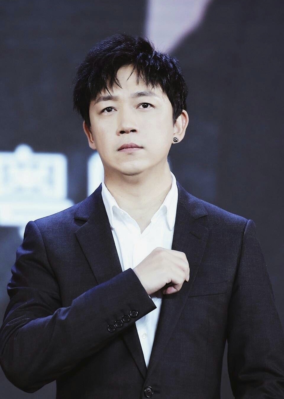 看预告,潘粤明老师颜值回春啊!