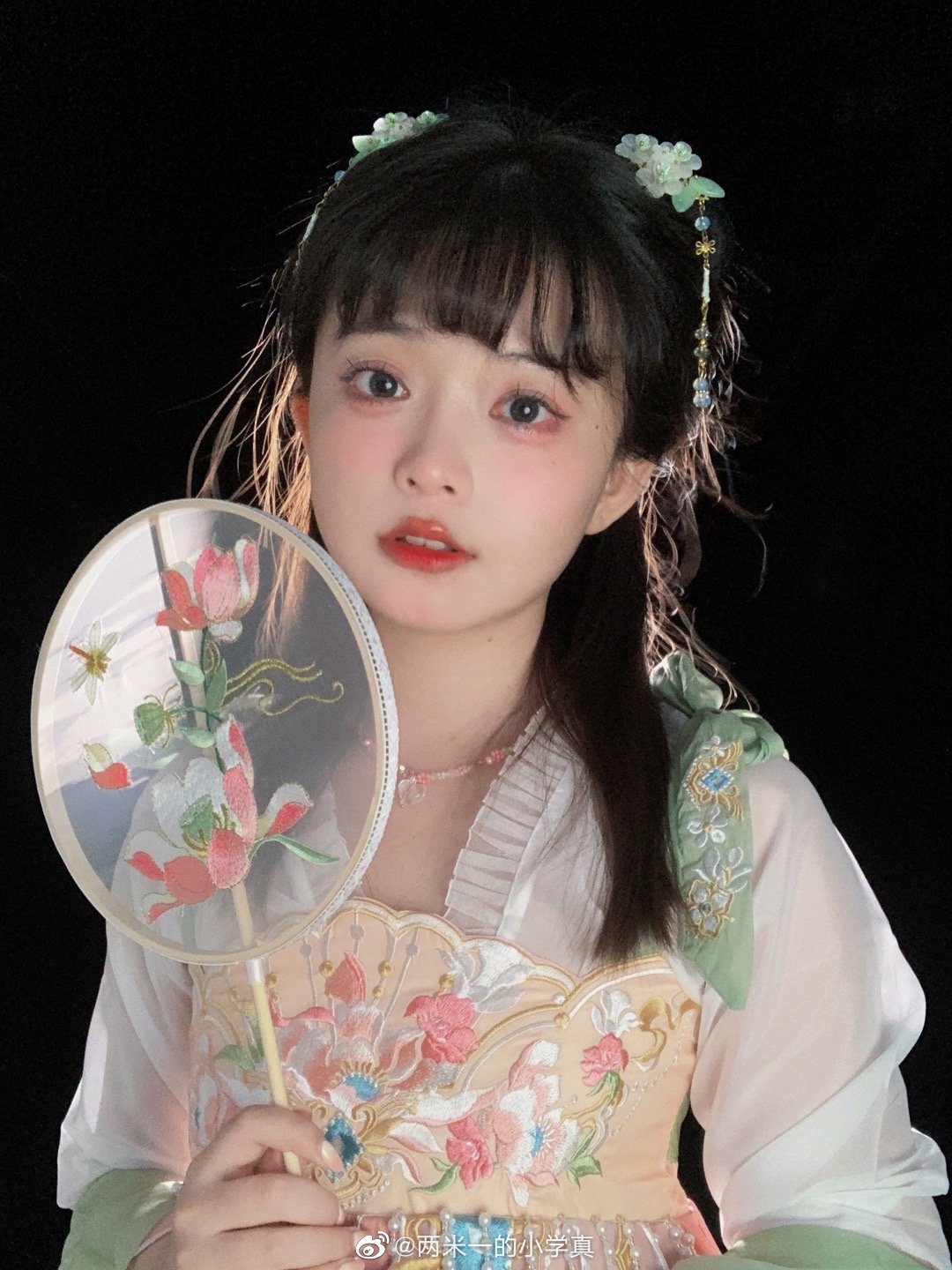 两米一的小学真超仙古装,两米一的小学真身高多高? 两米一的小学真超仙古装,两米一的小学真身高多高?