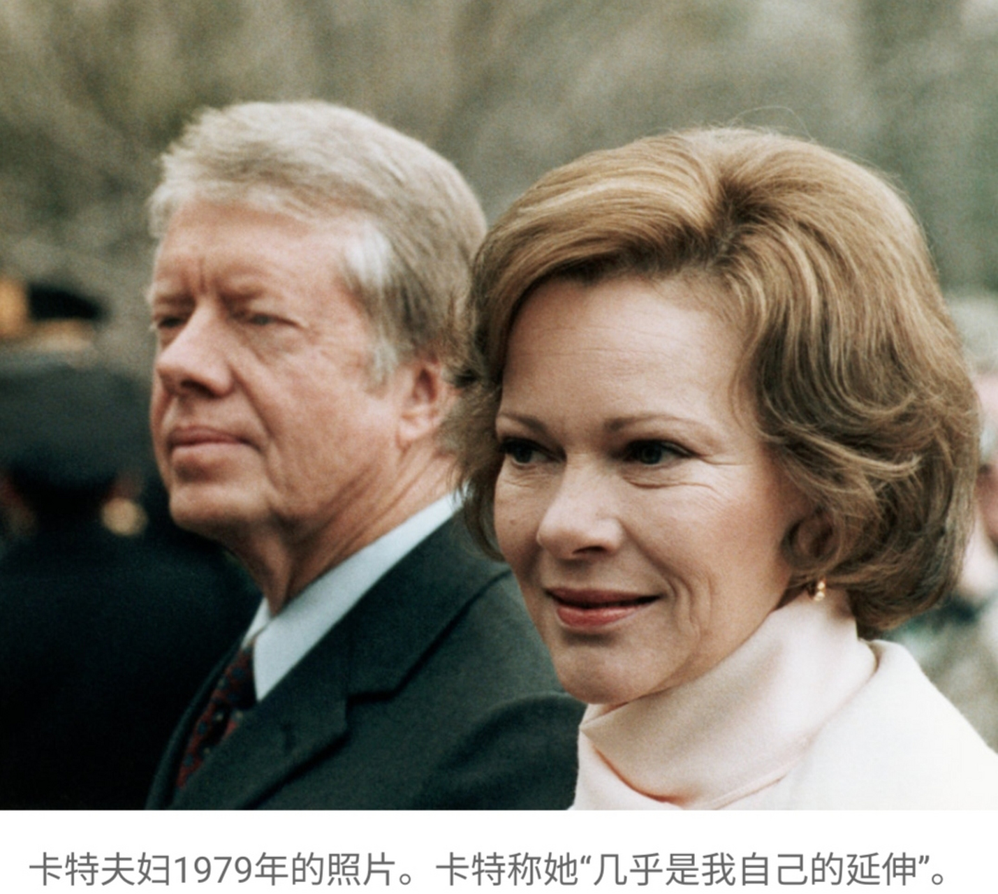 美国前总统吉米·卡特,比他的夫人大三岁,现99岁,是美国最长寿的总统.