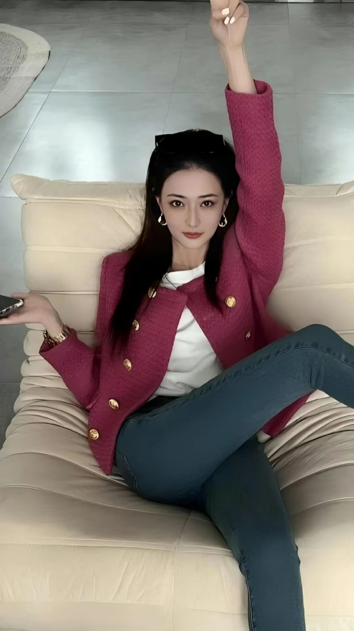 徐璐穿牛仔裤,让人回味无穷.