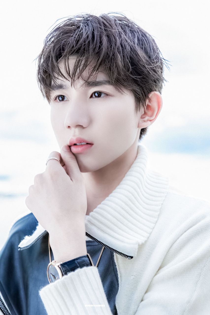 再到现在,明明心中记挂着彼此,却因为公司甚至连