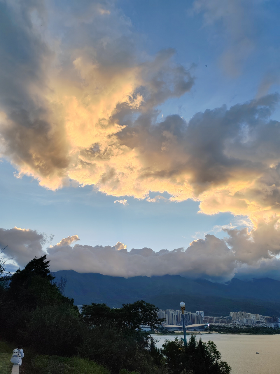 洱海晚霞云锦盛宴,大理自然风光写真摄影图片