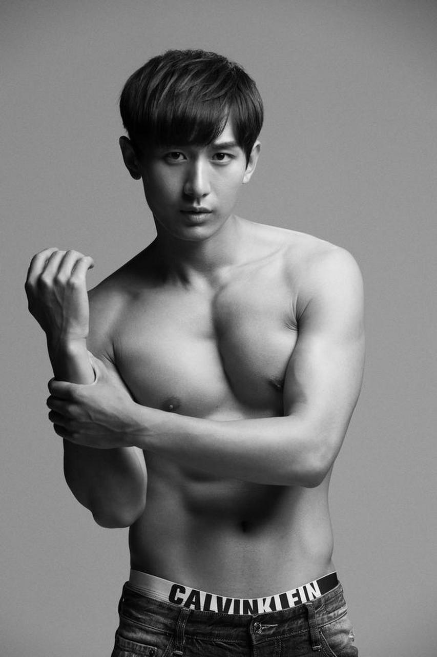 成毅帅气肌肉好身材,行走的荷尔蒙啊!#成毅