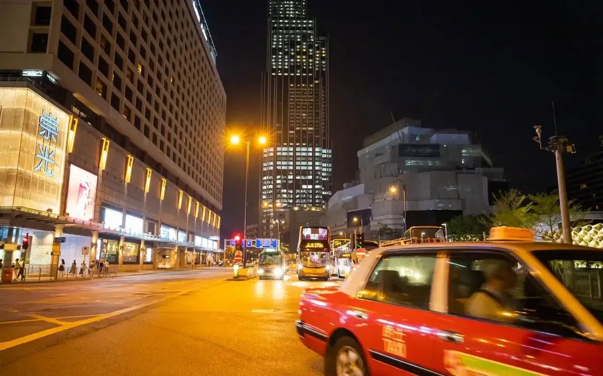 香港:使用繁体字,不用简体字 澳门:使用繁体字,不用简体字 台湾:使用