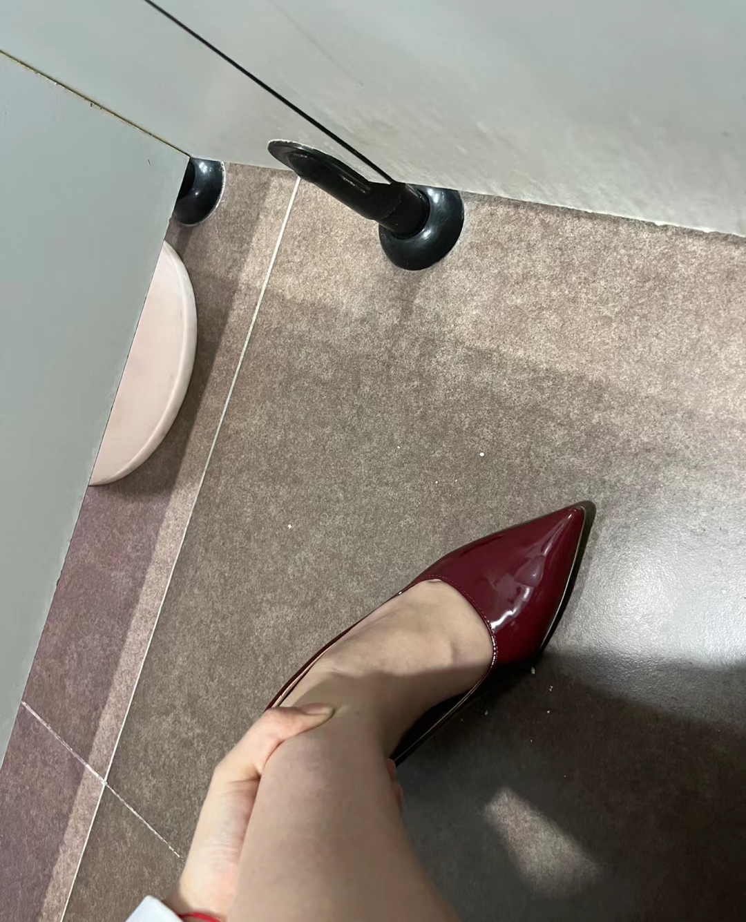 谁懂高跟鞋蹲坑的疼