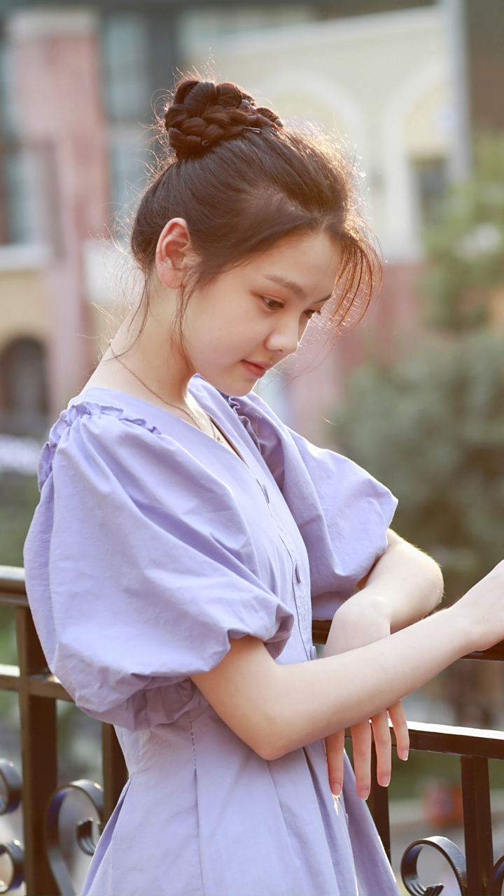 丸子头美丽"小公主"～吴甜甜