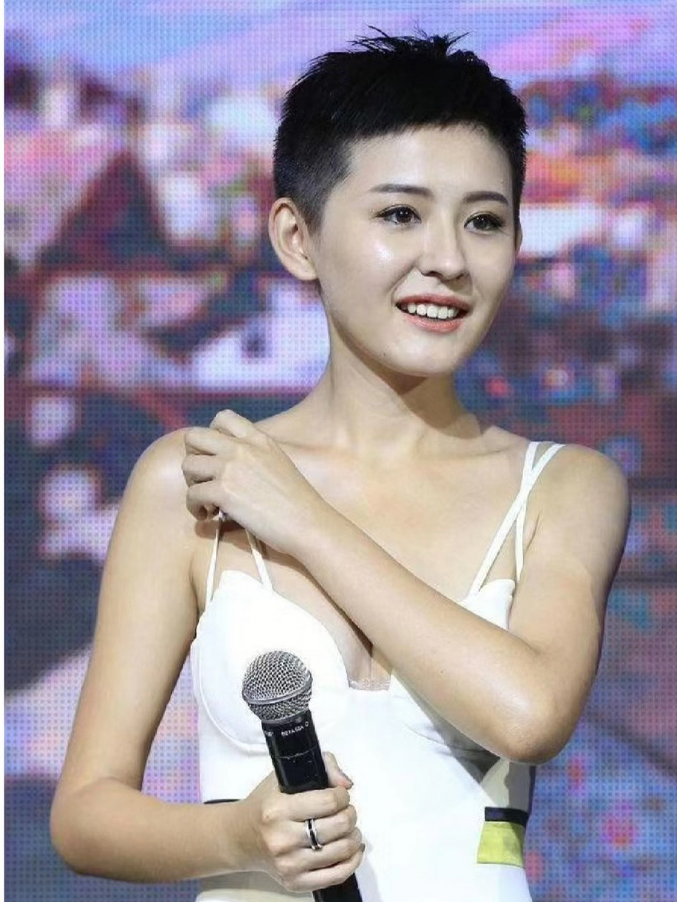 长得好看的女生寸头也好看[嘿哈]