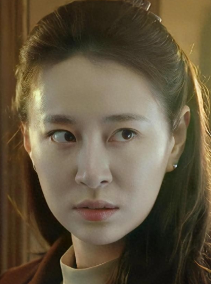 她在某平台发文自曝因戏受伤而被扮演男主角胡歌砸断锁骨,这个曝光