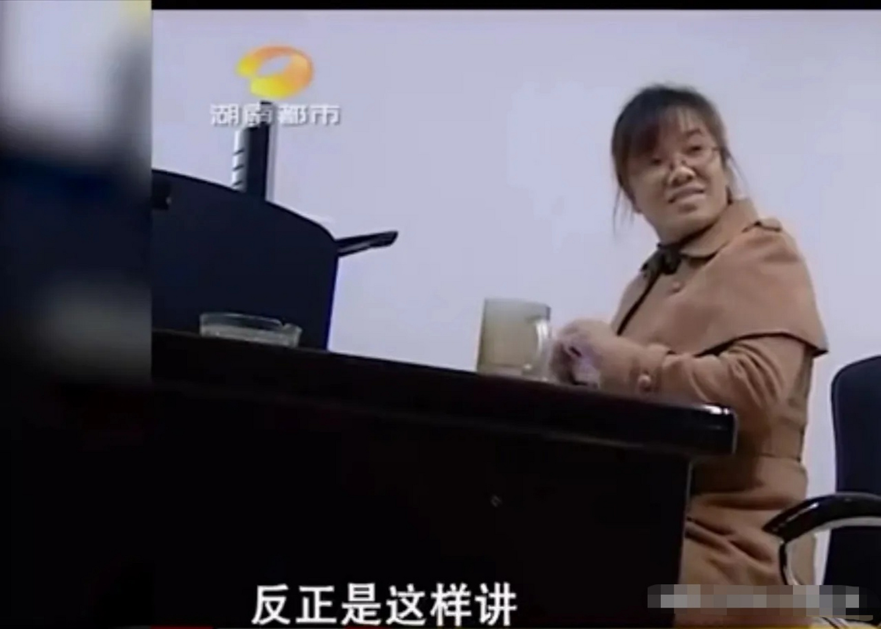 45岁男子,为追求真爱净身出户离婚,离家20年没管过3个孩子,如今,他