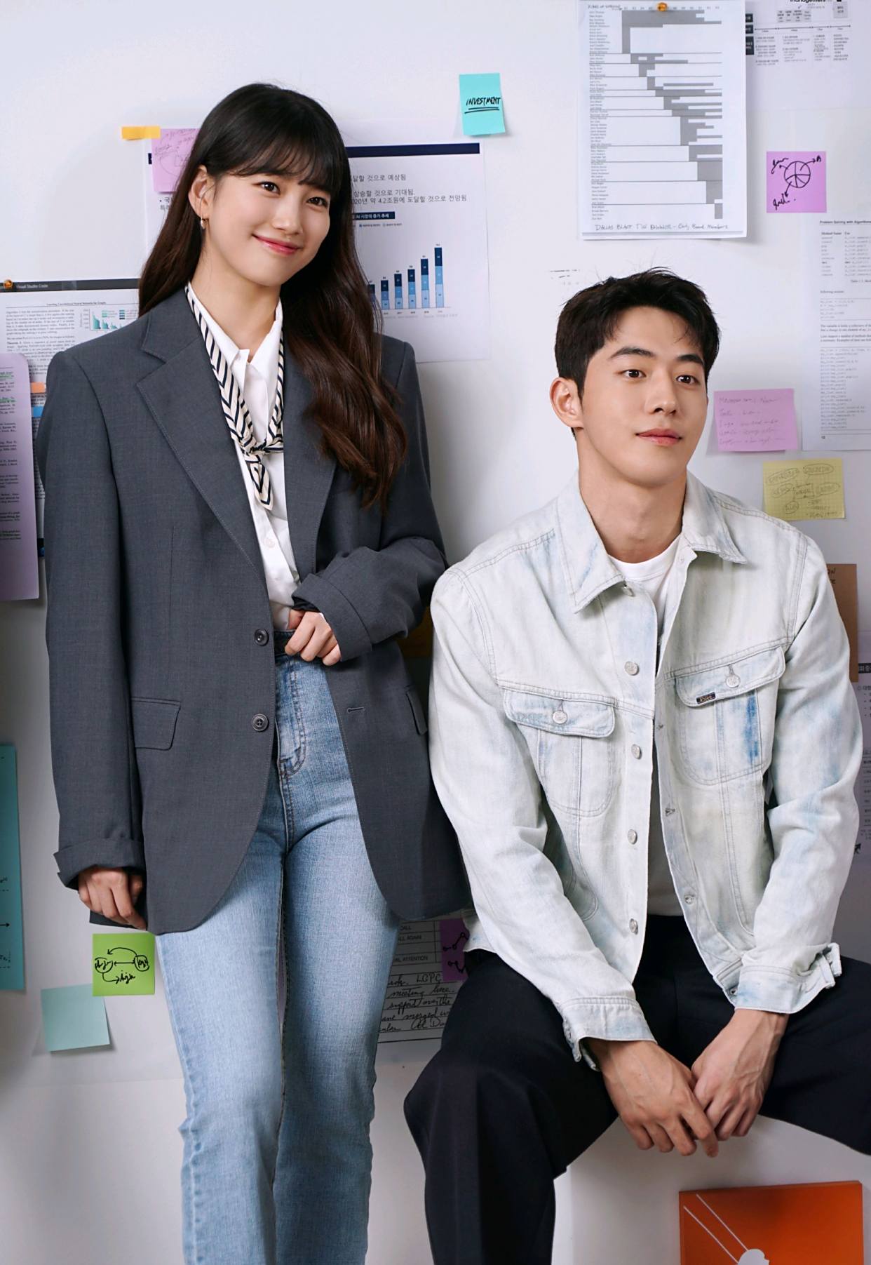 裴秀智x南柱赫《startup》海报拍摄花絮照,配一脸