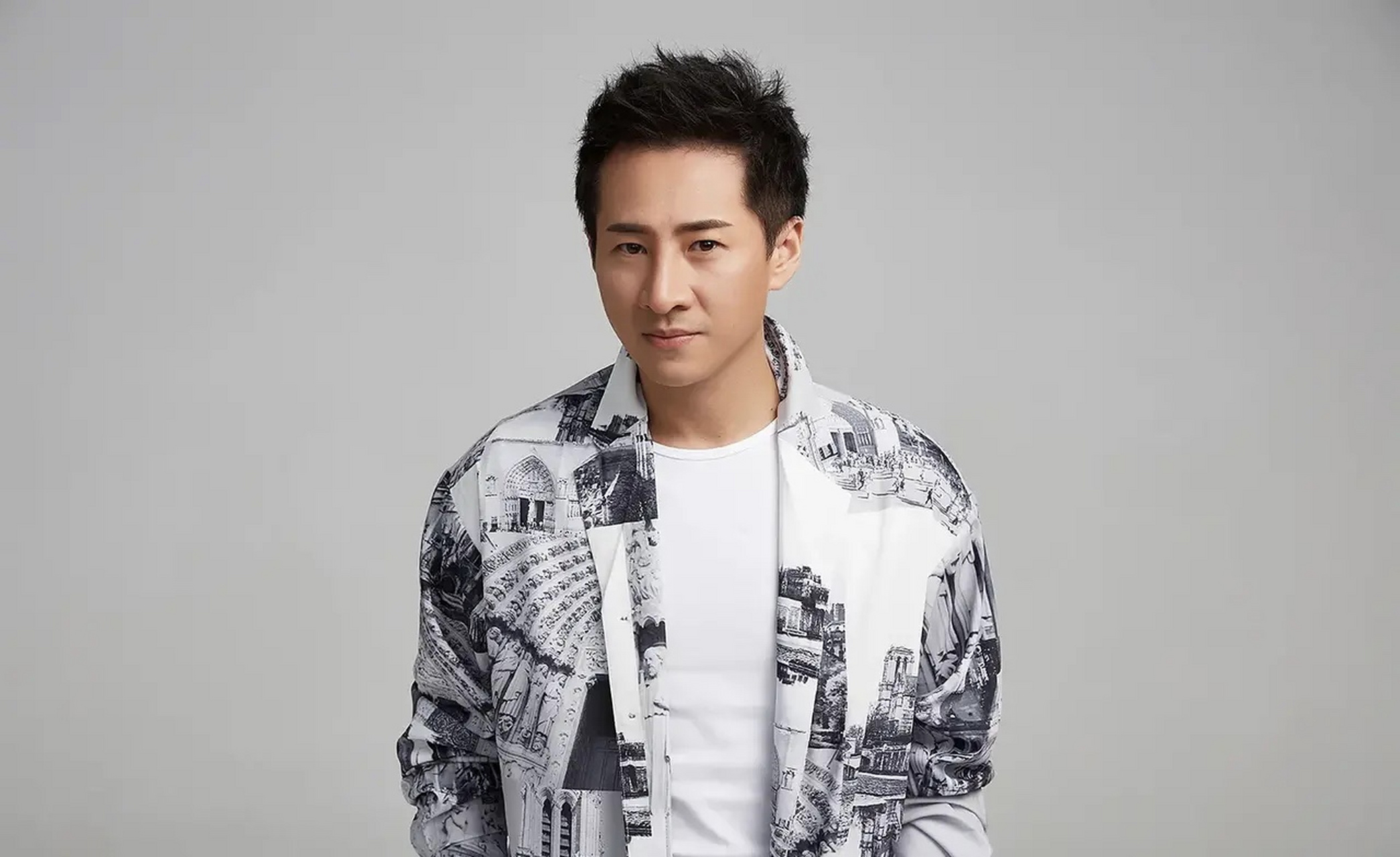 02 还记得那个唱《老人与海》的海鸣威吗?