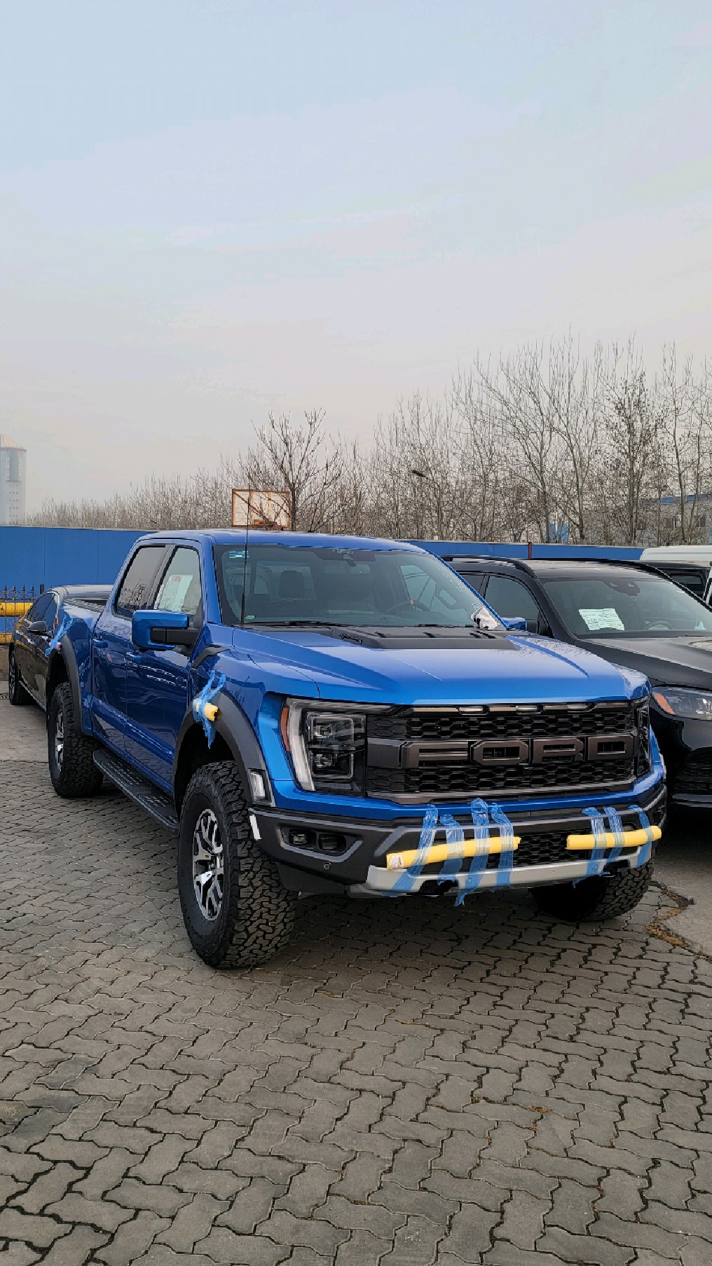 全新2022款福特猛禽国内首次到港美式大皮卡到底香不香