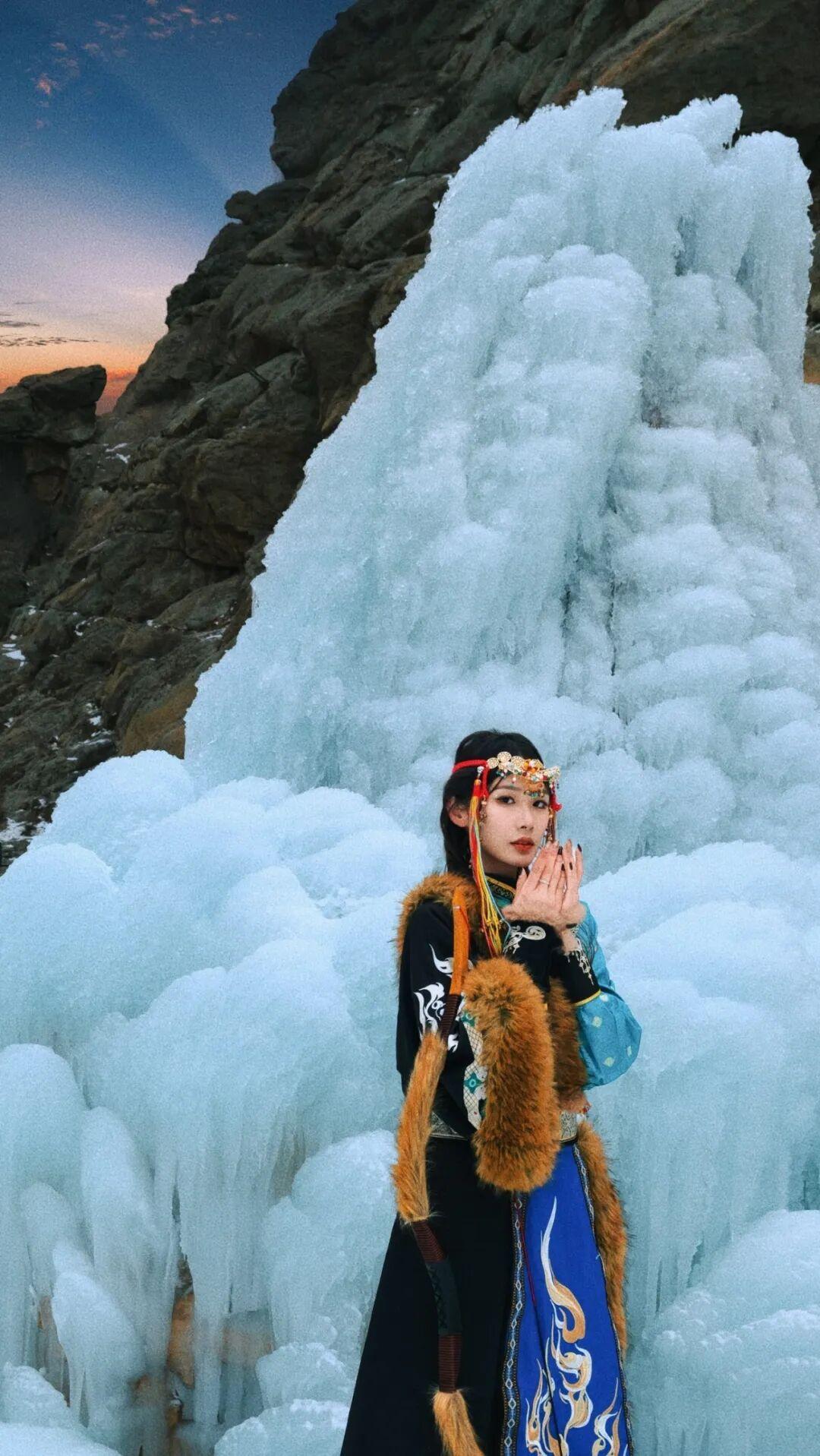 石语秘境千古迹雪舞冰峰万象新贺兰山岩画景区第四届冰峰节盛大