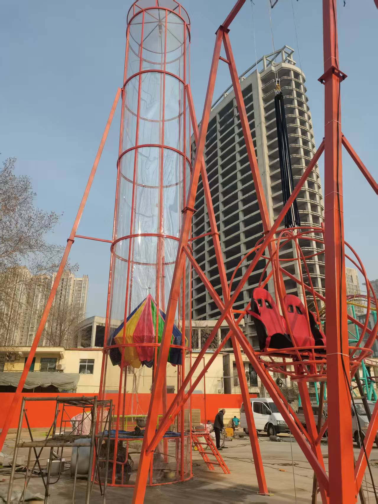 反向蹦极直冲云霄的尖叫狂欢