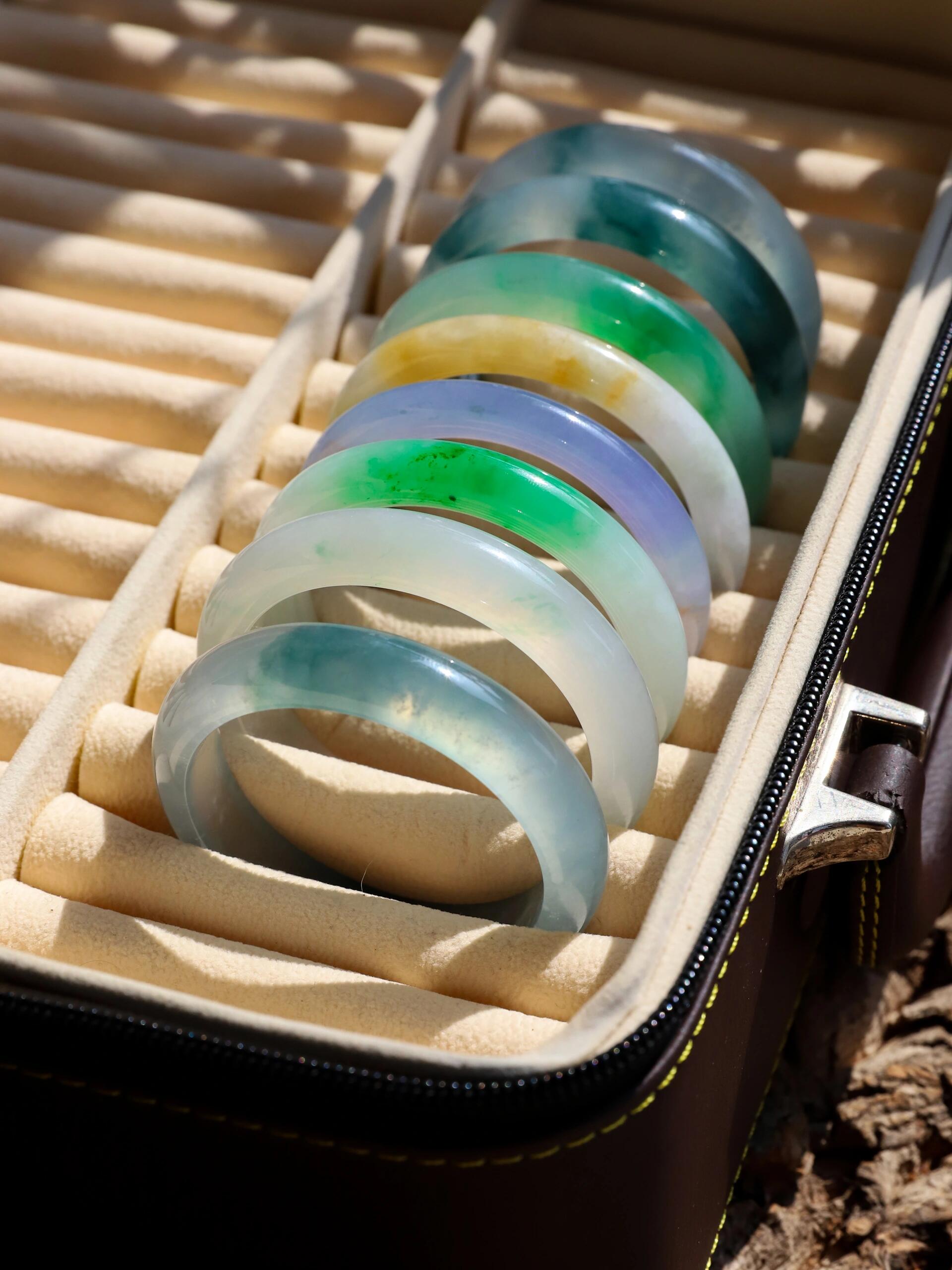 如何挑选一件称心如意的翡翠手镯?