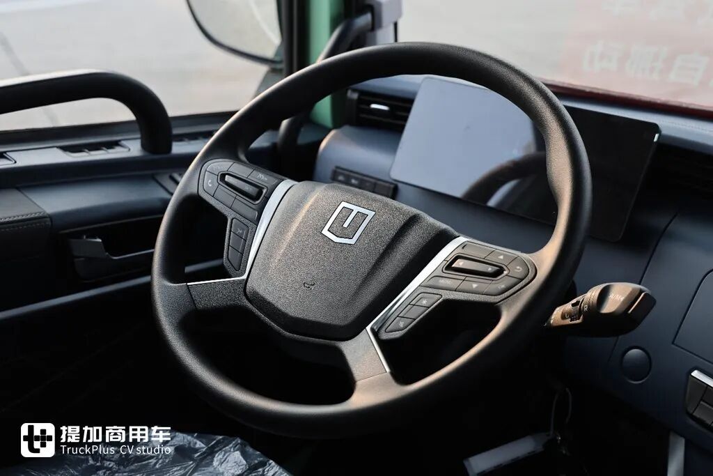 又有车企停止油车业务!汉马科技转型新能源首款力作—远程X7M 1200度液态新能源重卡实拍