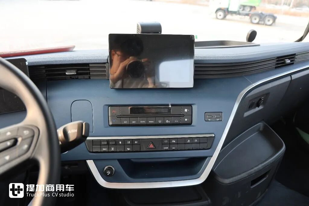 又有车企停止油车业务!汉马科技转型新能源首款力作—远程X7M 1200度液态新能源重卡实拍