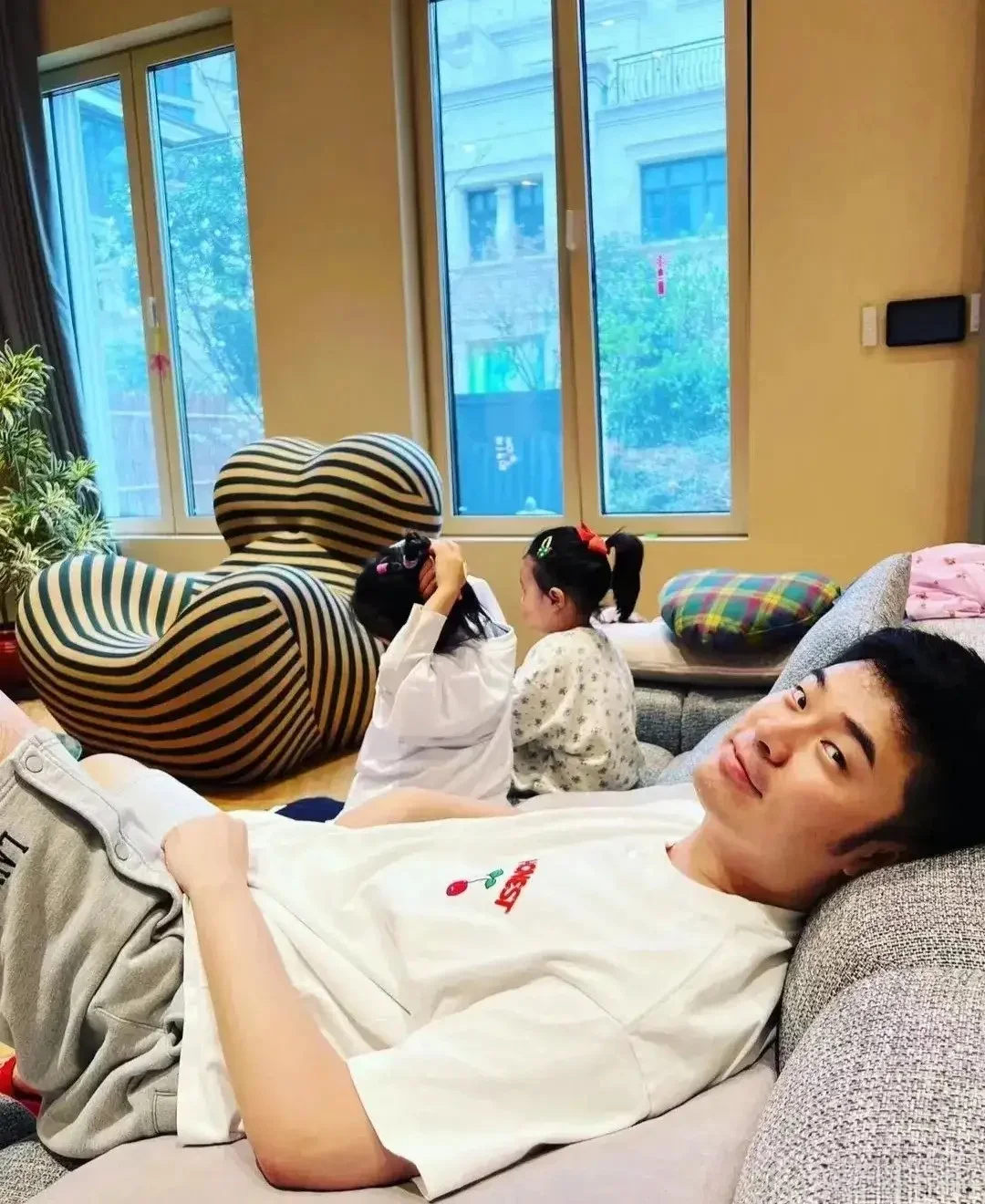 陈赫的"上海豪宅"火了,装饰奢华,没有一点俗气,网友:好羡慕!