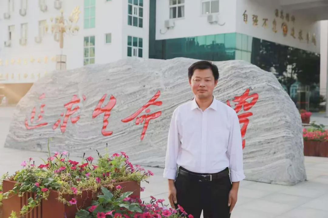 以平凡之躯 渡梦想之舟 淮滨高中"最美教师"事迹展