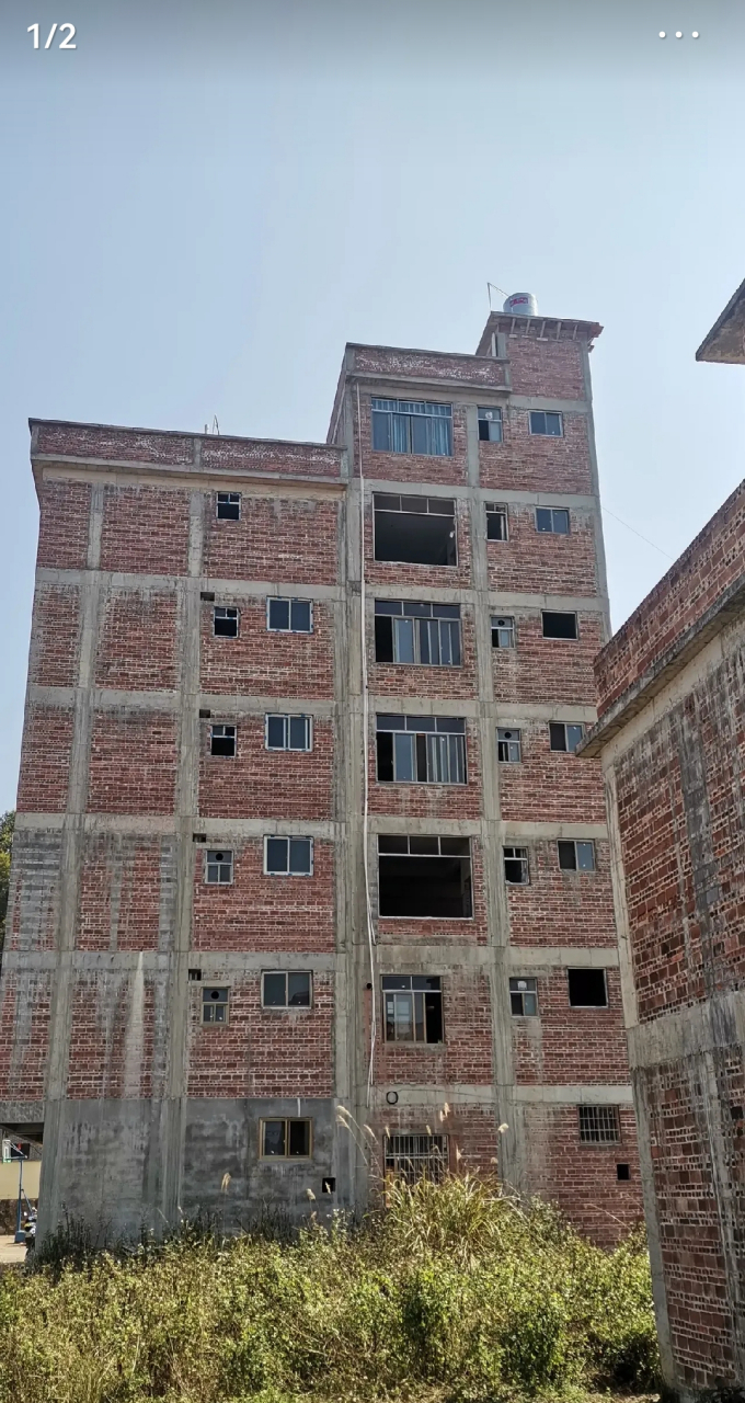 广西玉林农村,建有6层半的房子,一辆丰田车,可是还是找不到老婆,相亲