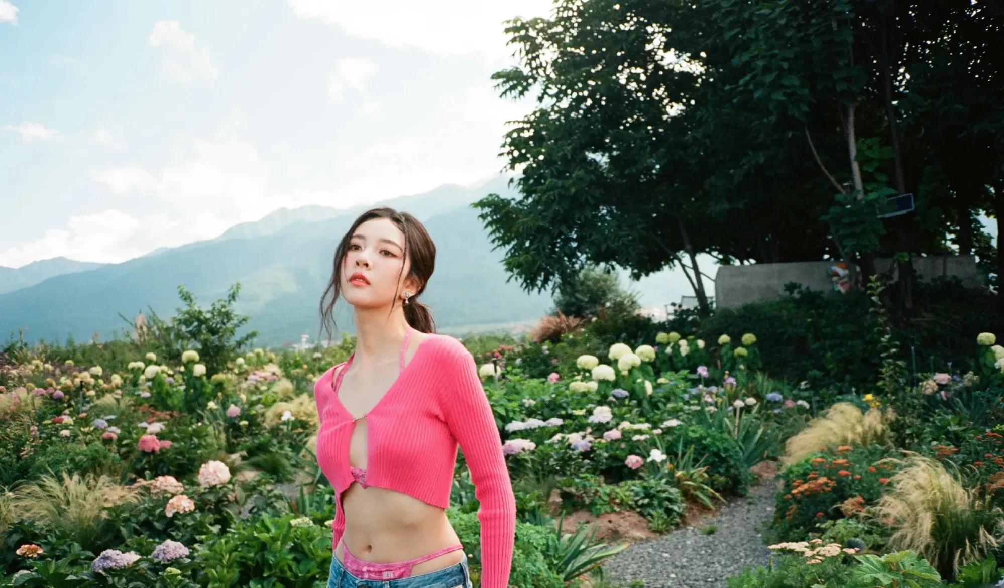 宋妍霏,比基尼泳衣写真大片