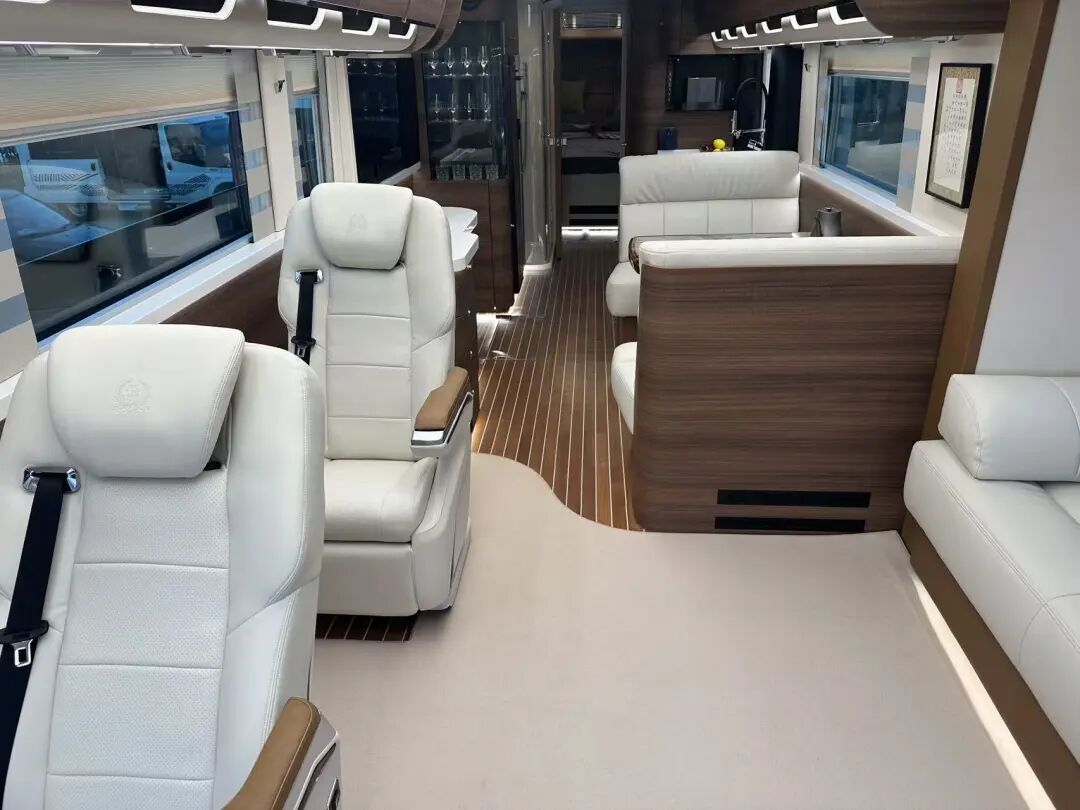实探卫航“流浪地球6”，质感不输进口的百万级豪华大巴房车-6.jpg