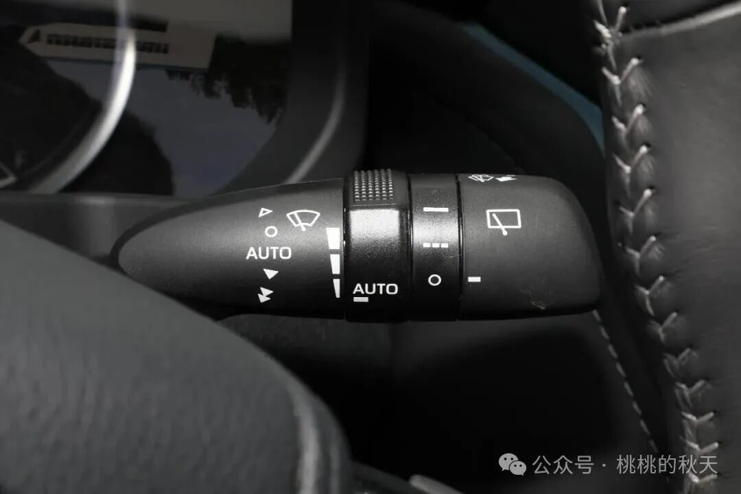 丰田兰德酷路泽VX 侧面 官方图