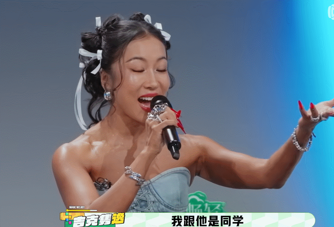 张玮参加《好声音》,同届的吉克隽逸成了导师,戴军一脸好奇:张玮此时是啥感觉呢?