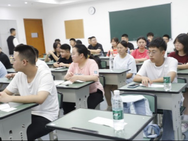 复读学校多少学费