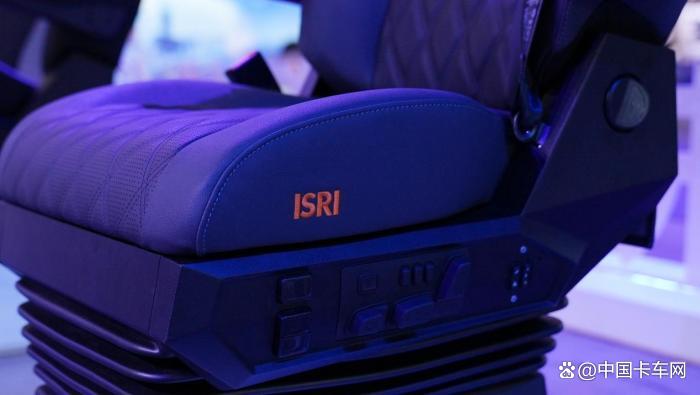 上汽红岩重卡焕新 伊思灵华泰注入舒适动能