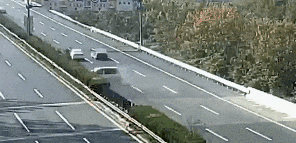 安全带模拟碰撞体验装置，清明将至，交通安全请重视！交通安全vr体验，vr交通体验馆设备厂家-有驾