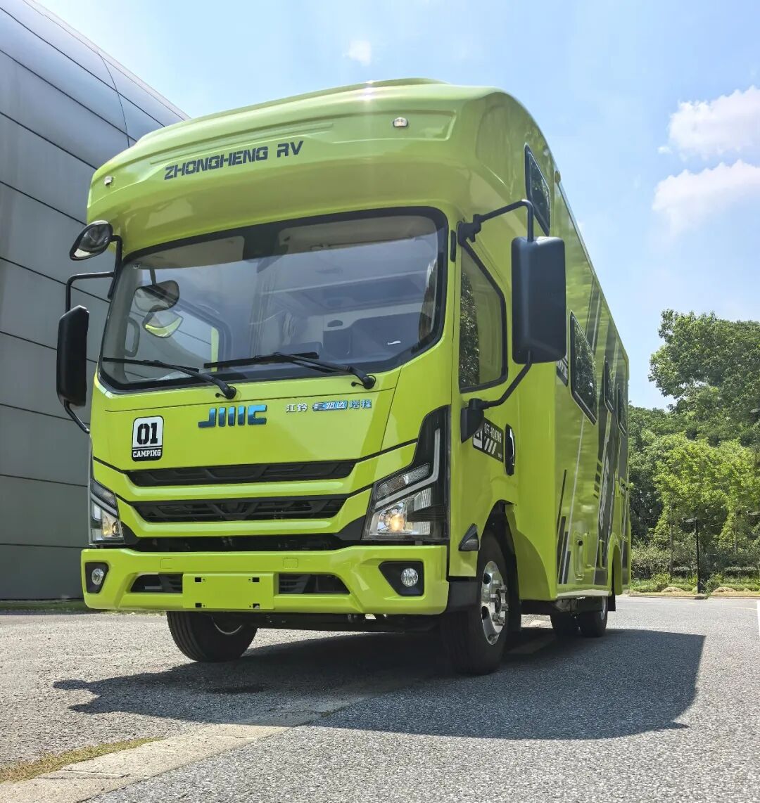 大空间 长续航 生活区配置丰富 中恒混动轻卡房车-1.jpg