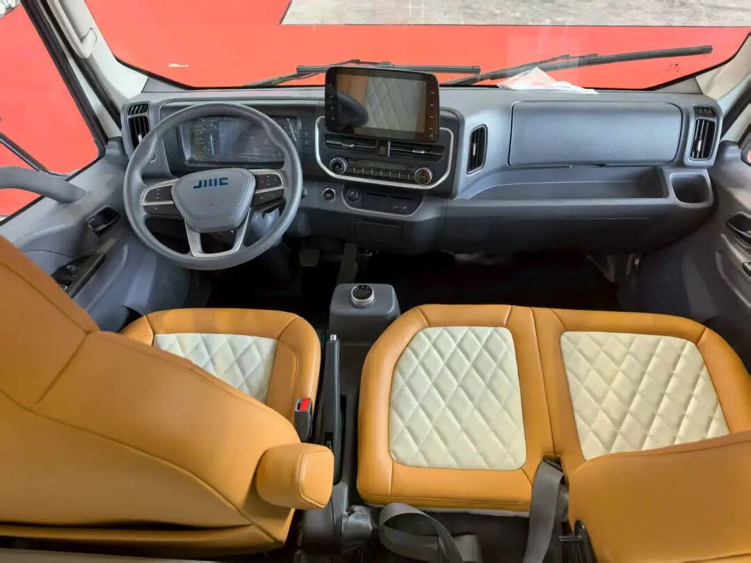 大空间 长续航 生活区配置丰富 中恒混动轻卡房车-3.jpg