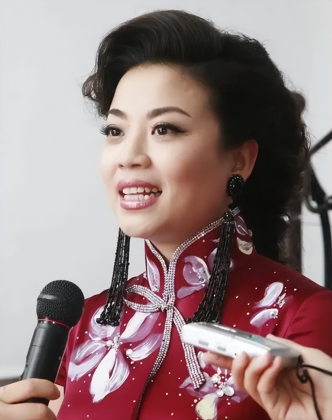 歌唱家张也虽没结婚但不代表没伴侣女人一生不该只有婚姻