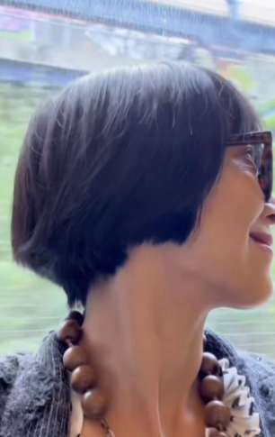 罗嘉良老婆苏岩近况曝光!伦敦独自坐地铁满脸沧桑