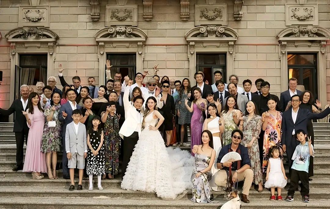 音乐家莫华伦娶年轻貌美徒弟王冰冰,妻子穿粉包臀裙,身材火辣