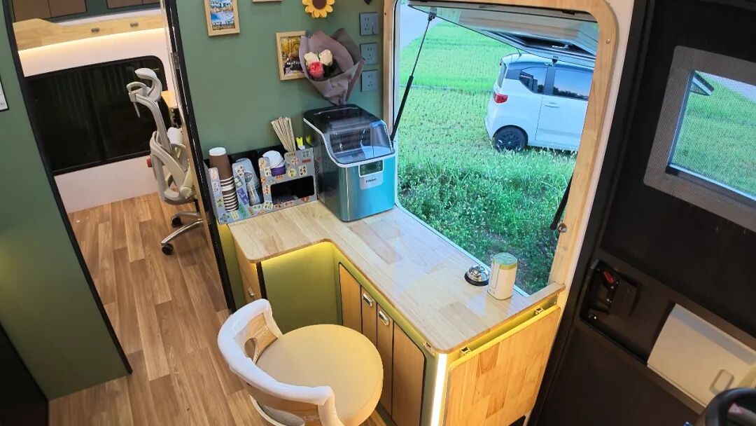 车友设计的3间屋房车！2人旅行自带电竞房、小卖部？-6.jpg