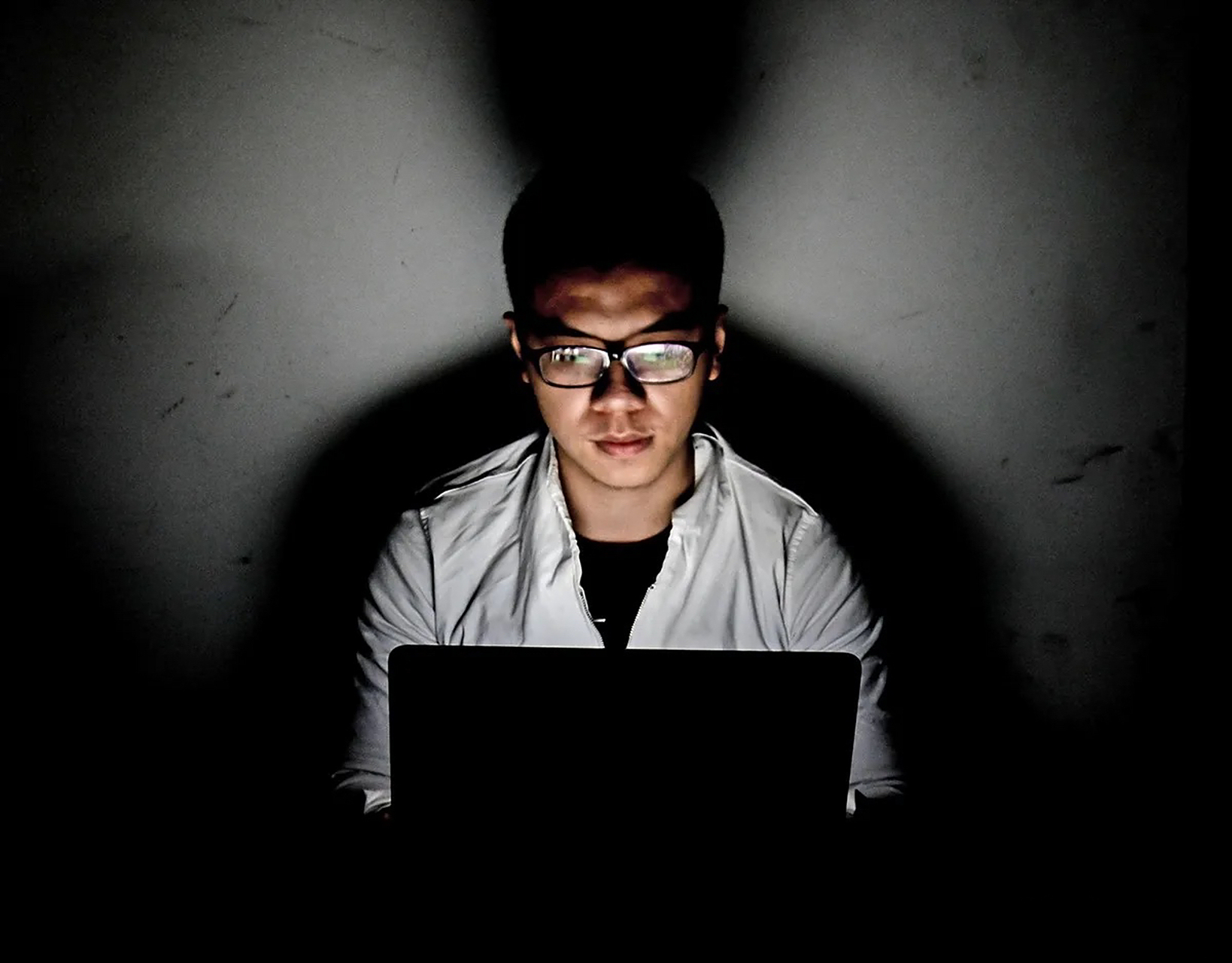 美国程序员年薪25万美金,以5万美金的价格将工作转包给中国同行,每年