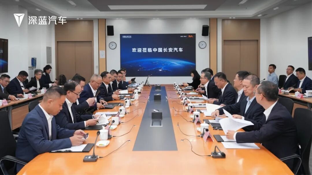 深蓝汽车参与中国长安汽车与中国人寿财险公司战略签约