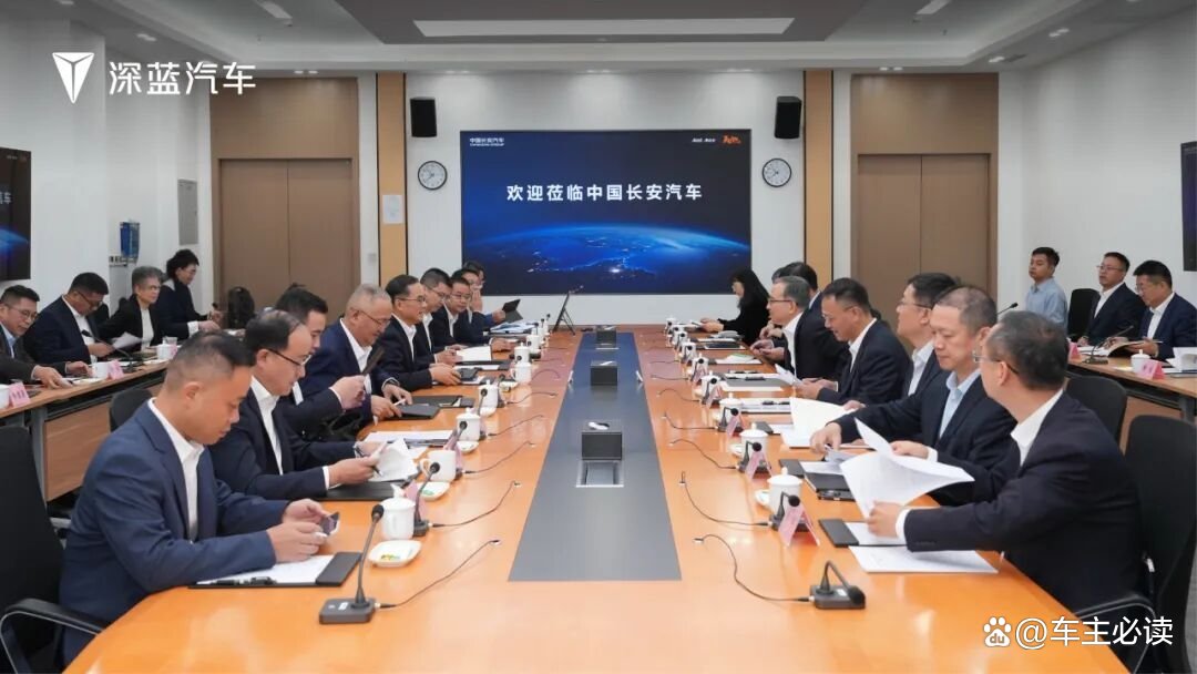 深蓝汽车参与中国长安汽车与中国人寿财险公司战略签约
