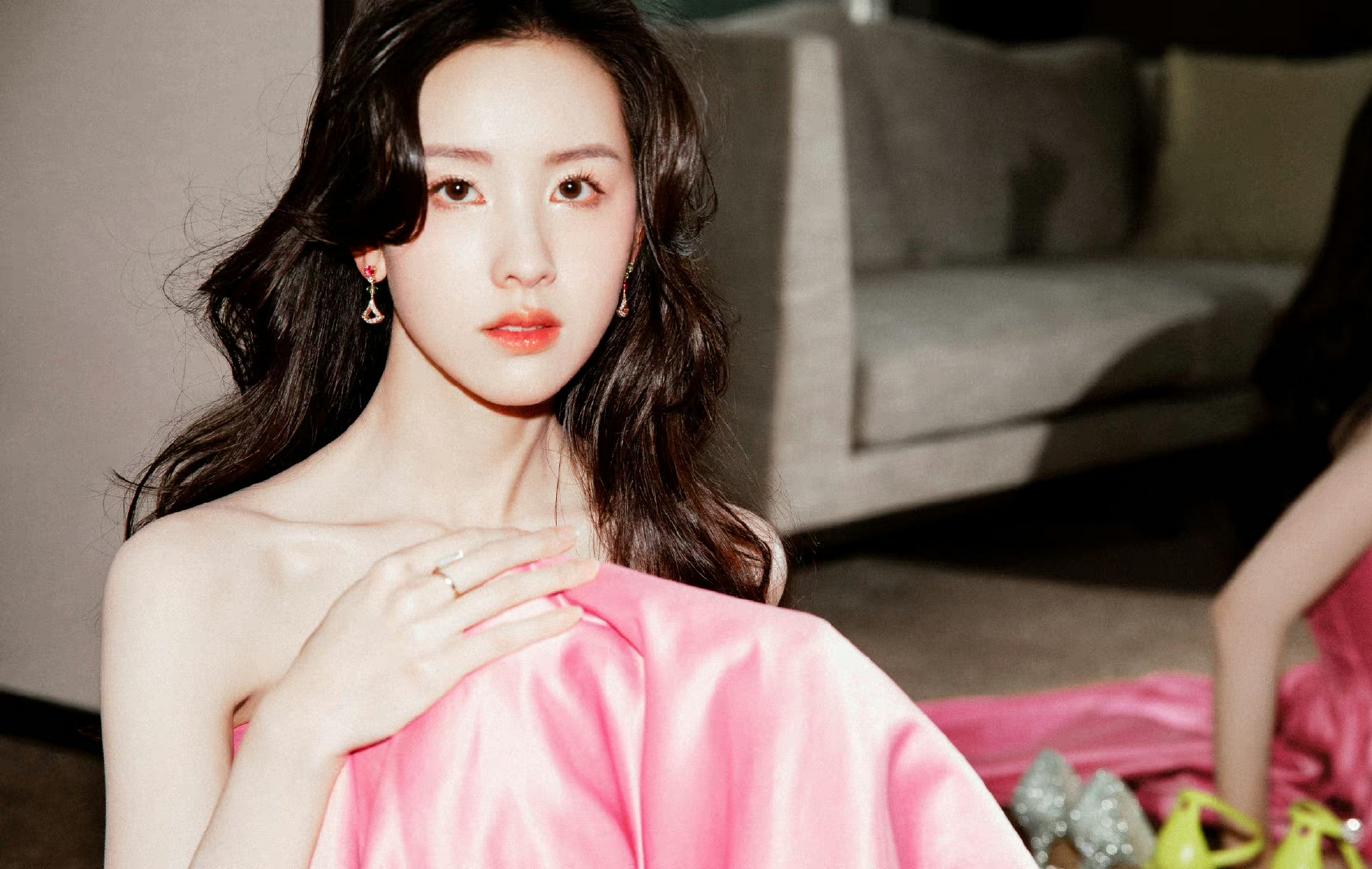 陈都灵# 粉色流光抹胸长裙,轻盈纤优雅,温柔甜美 67