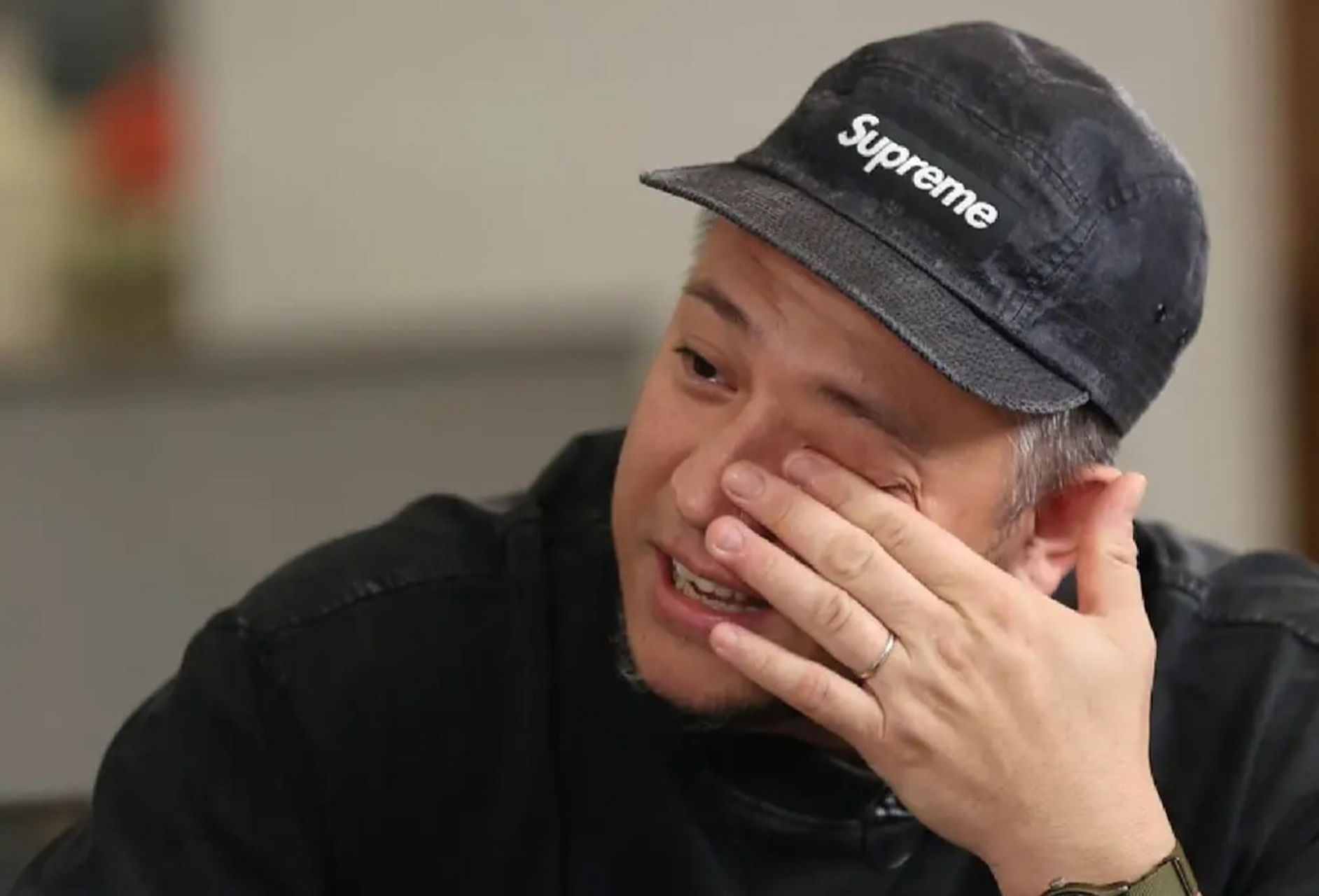 香港明星张致恒,老婆生四胎交不起房租