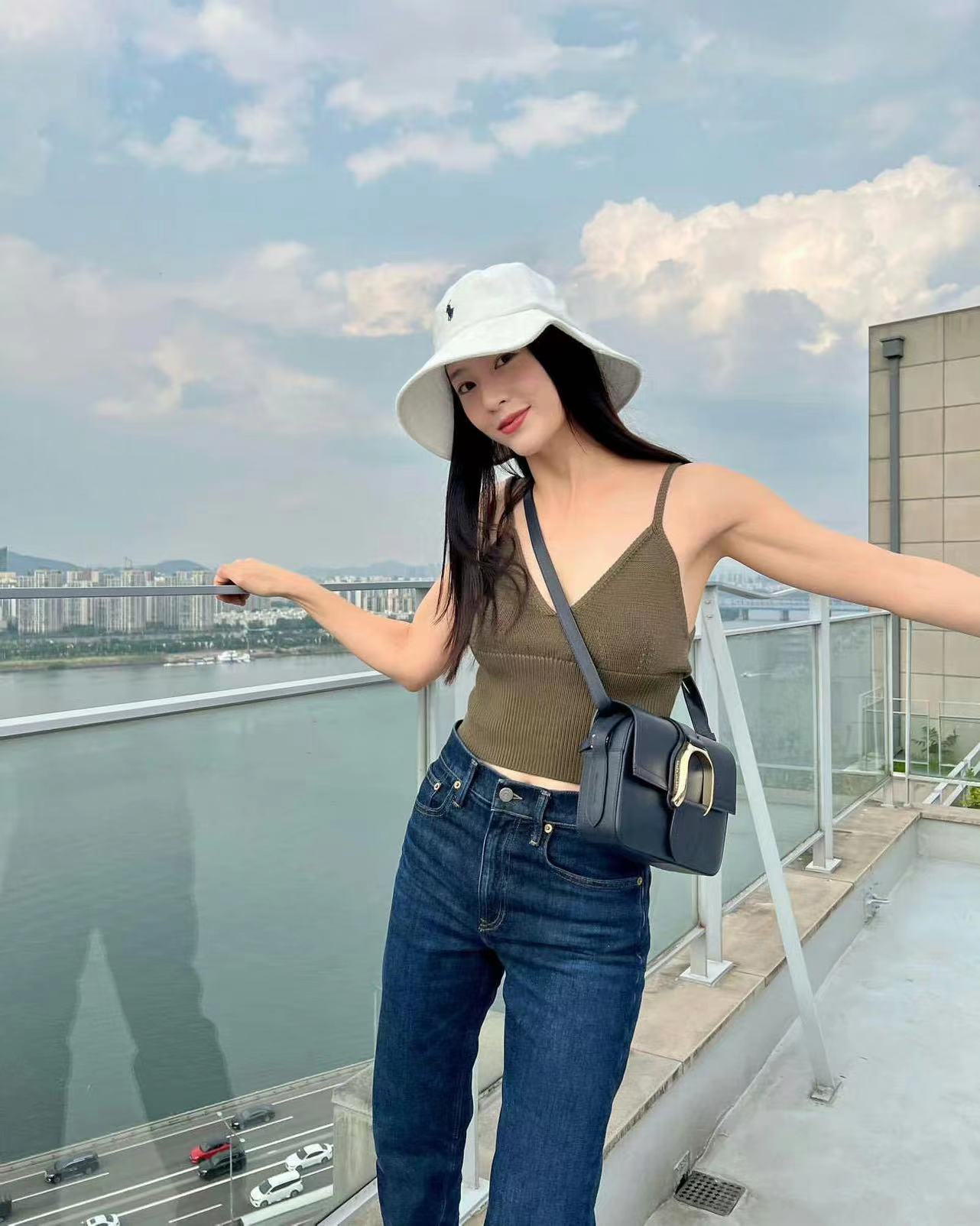 郑秀晶浑身上下都散发着一种谁都得不到的气质