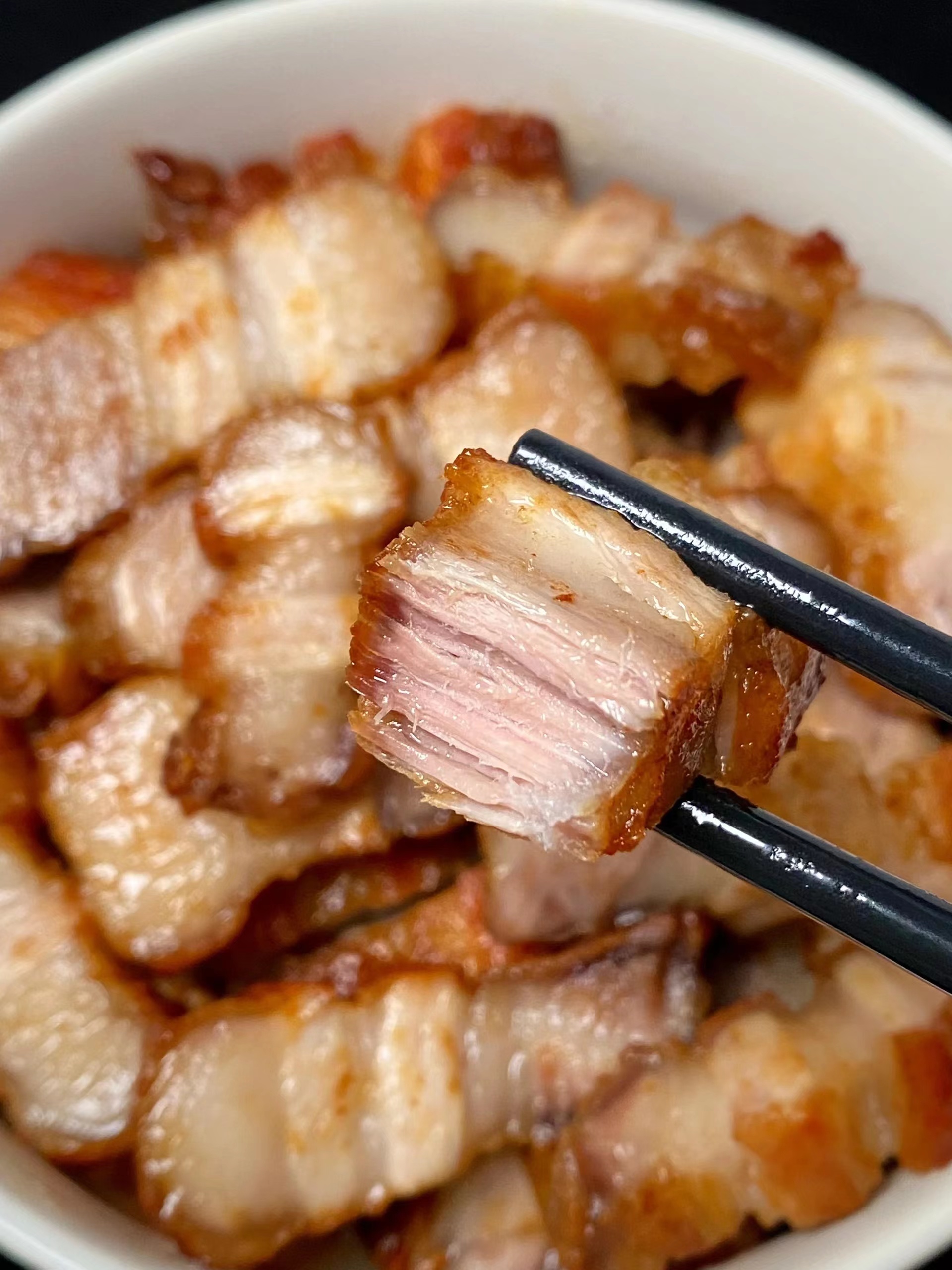 港式脆皮烧肉家常做法,皮脆肉嫩,香而不腻,比买的还好吃!